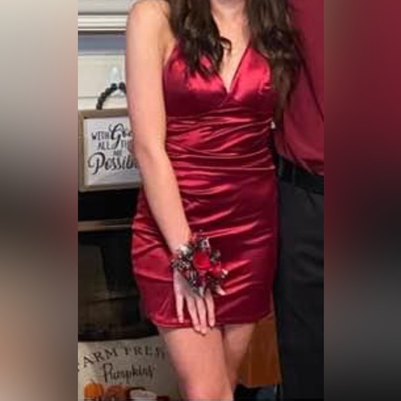 Maroon homecoming dress back is crossed and open - Picture 1 of 1